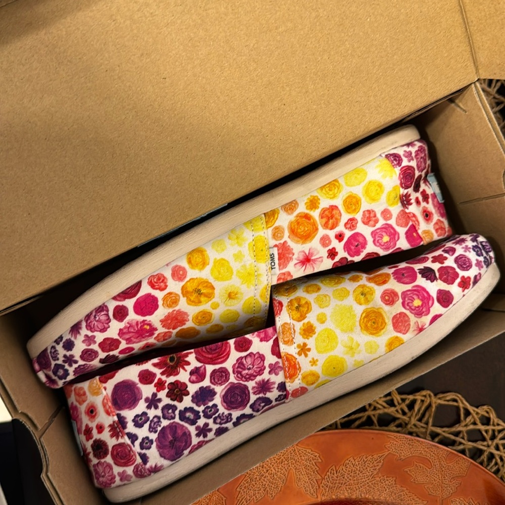 Toms sneakers